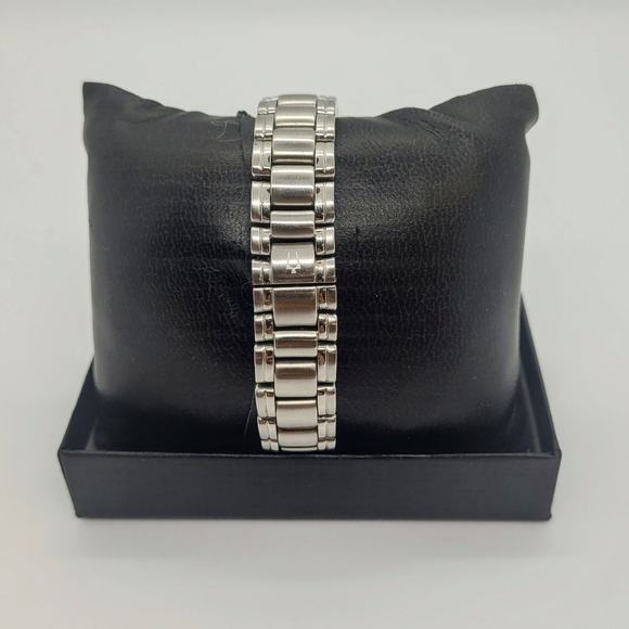 Bulova Women's 96P116 Adventurer Mother of Pearl Dial Watch - Picture 3 of 7